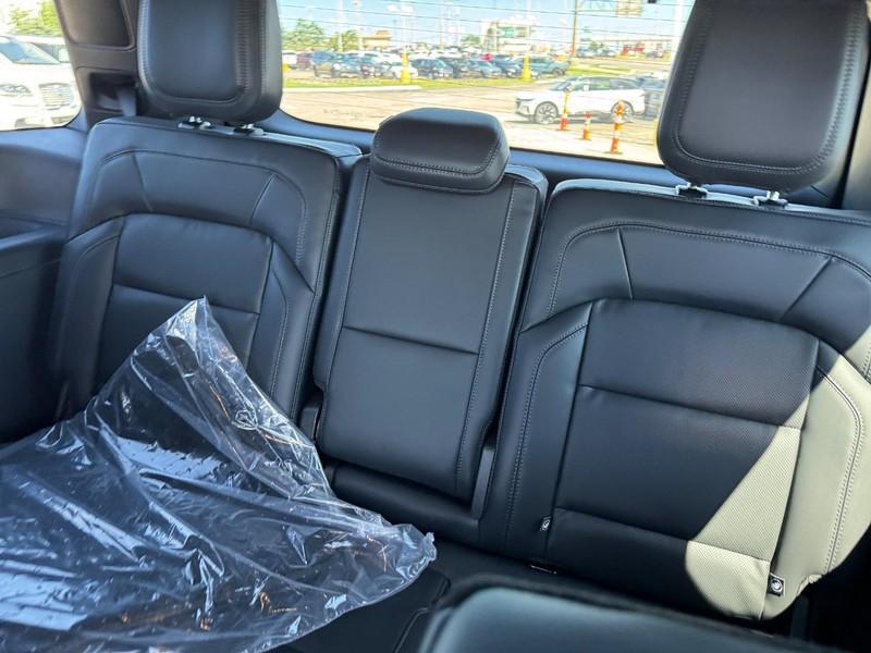 new 2025 Lincoln Navigator car, priced at $105,985