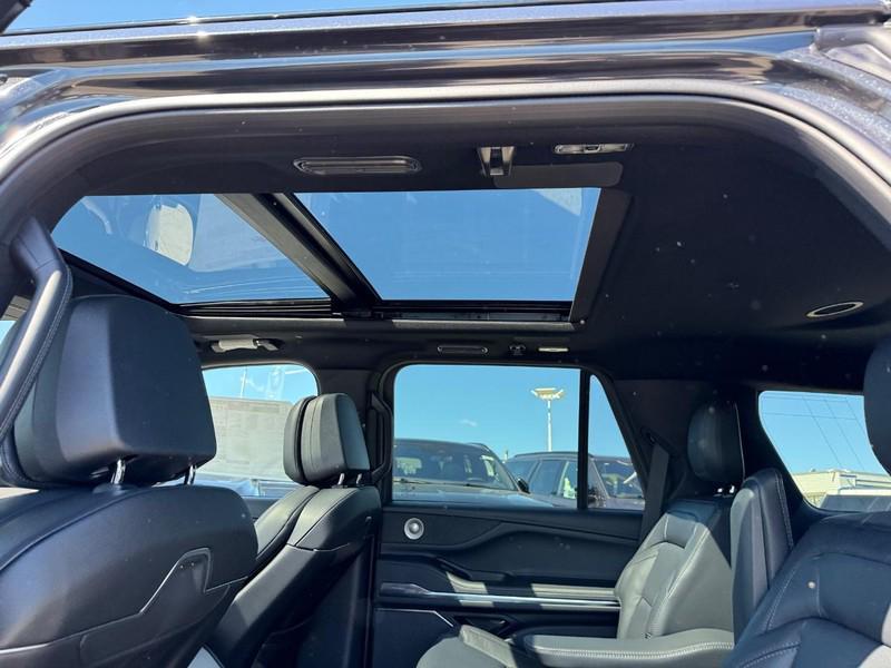 new 2025 Lincoln Navigator car, priced at $105,985