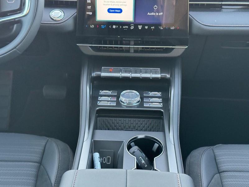 new 2025 Lincoln Nautilus car, priced at $67,645