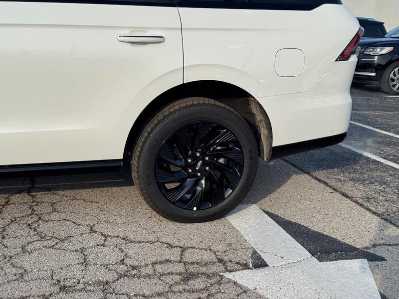 new 2025 Lincoln Navigator car, priced at $106,555