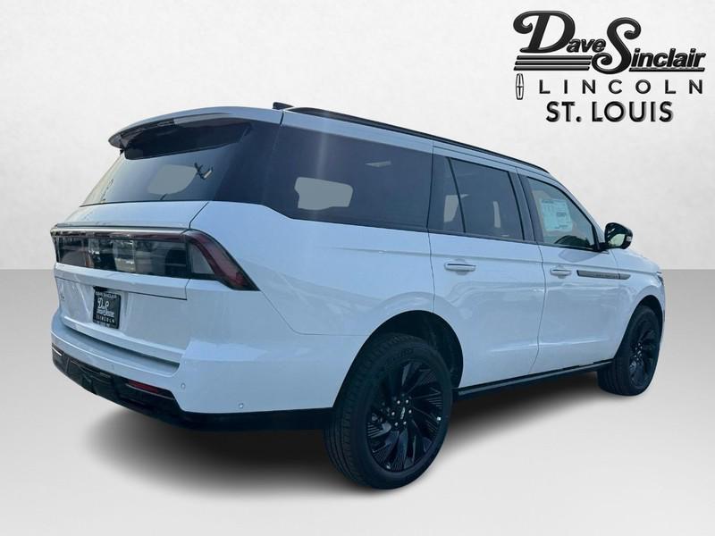 new 2025 Lincoln Navigator car, priced at $106,555