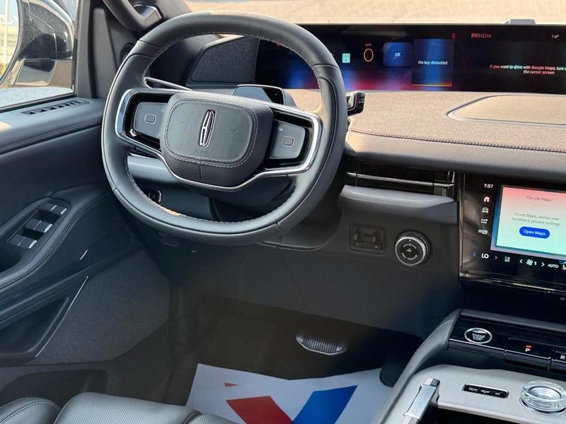 new 2025 Lincoln Navigator car, priced at $109,305