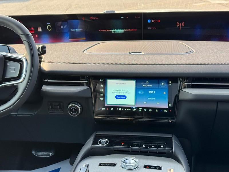 new 2025 Lincoln Navigator car, priced at $109,305