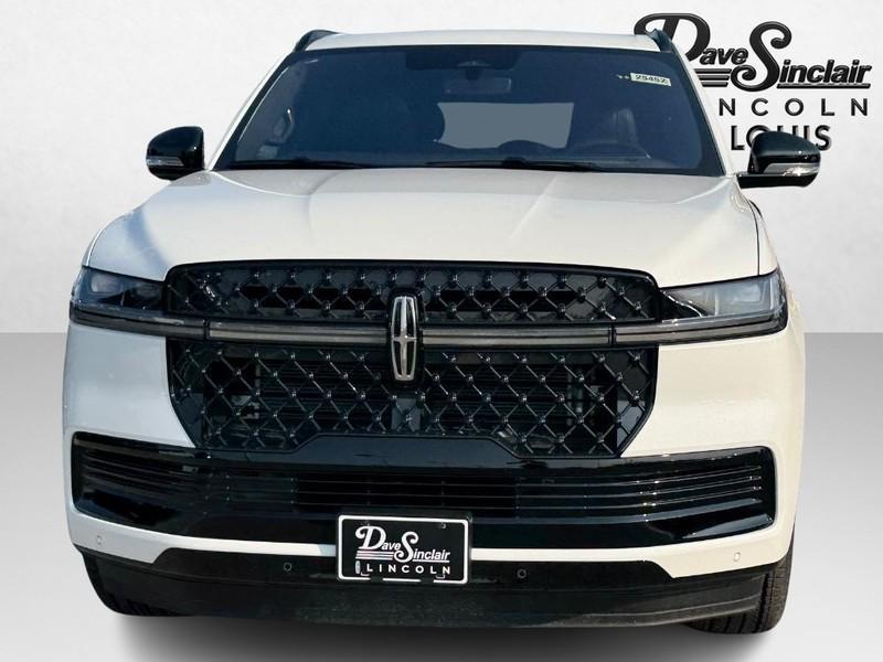 new 2025 Lincoln Navigator car, priced at $109,305