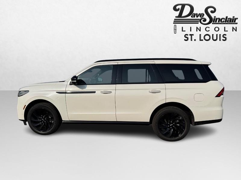 new 2025 Lincoln Navigator car, priced at $109,305