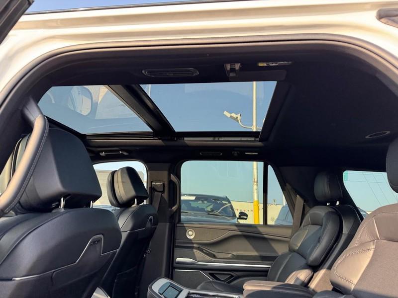 new 2025 Lincoln Navigator car, priced at $109,305