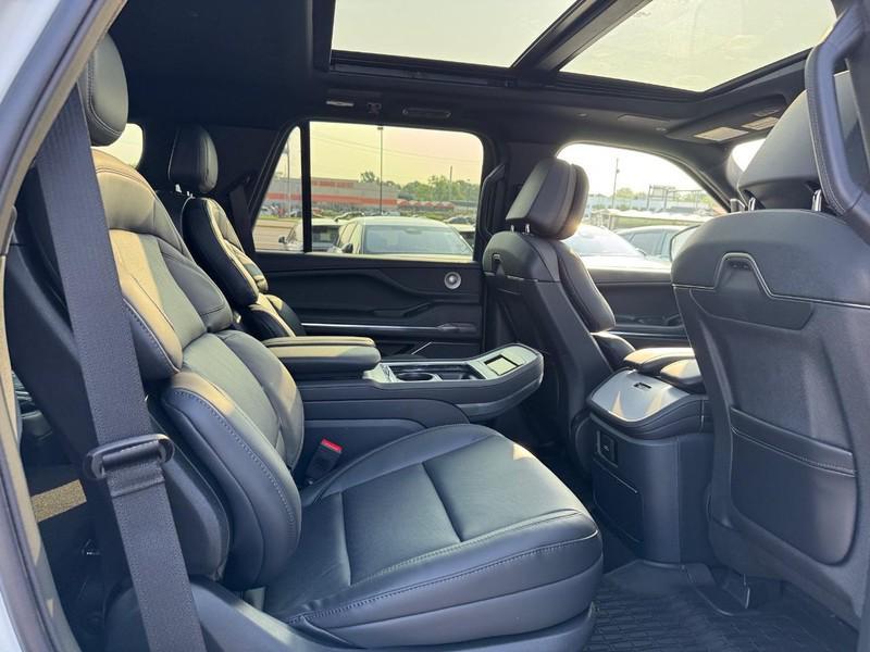 new 2025 Lincoln Navigator car, priced at $109,305