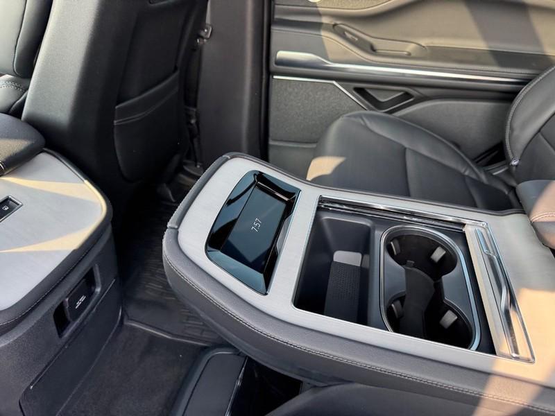 new 2025 Lincoln Navigator car, priced at $109,305