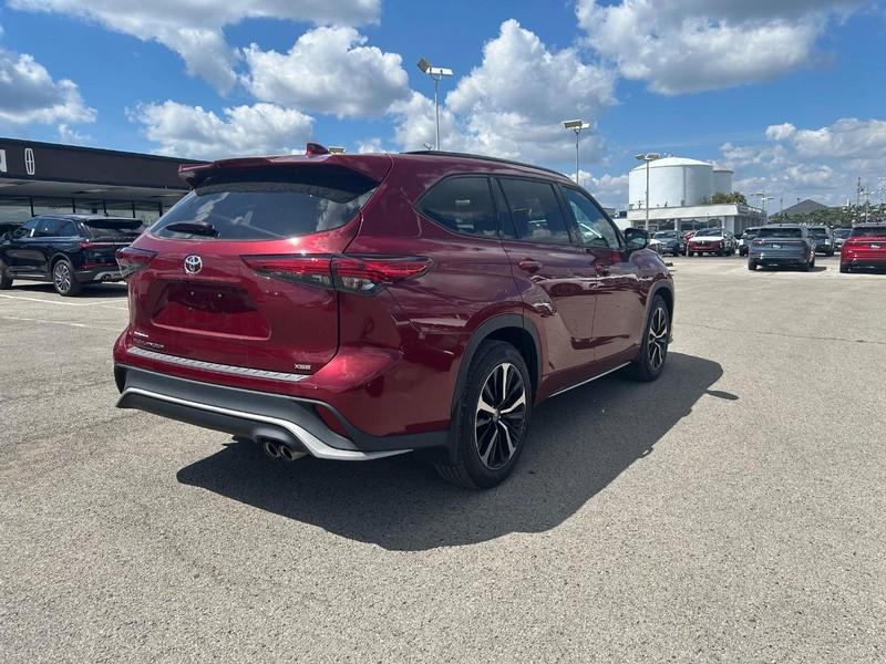 used 2022 Toyota Highlander car, priced at $32,987