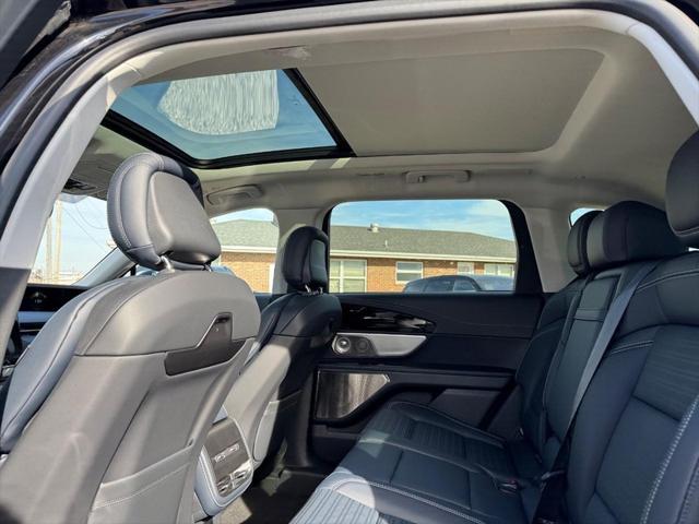 new 2025 Lincoln Nautilus car, priced at $61,613