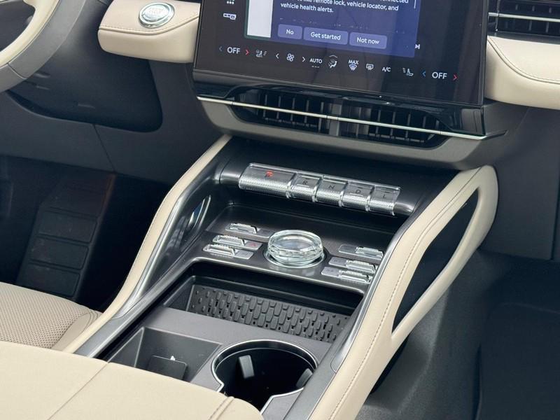 new 2025 Lincoln Nautilus car, priced at $62,270