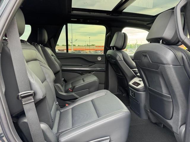 new 2025 Lincoln Navigator car, priced at $105,985