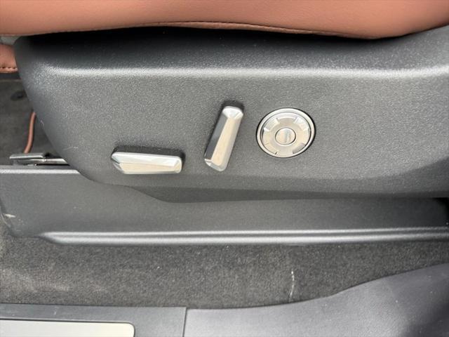 new 2025 Lincoln Navigator car, priced at $108,220