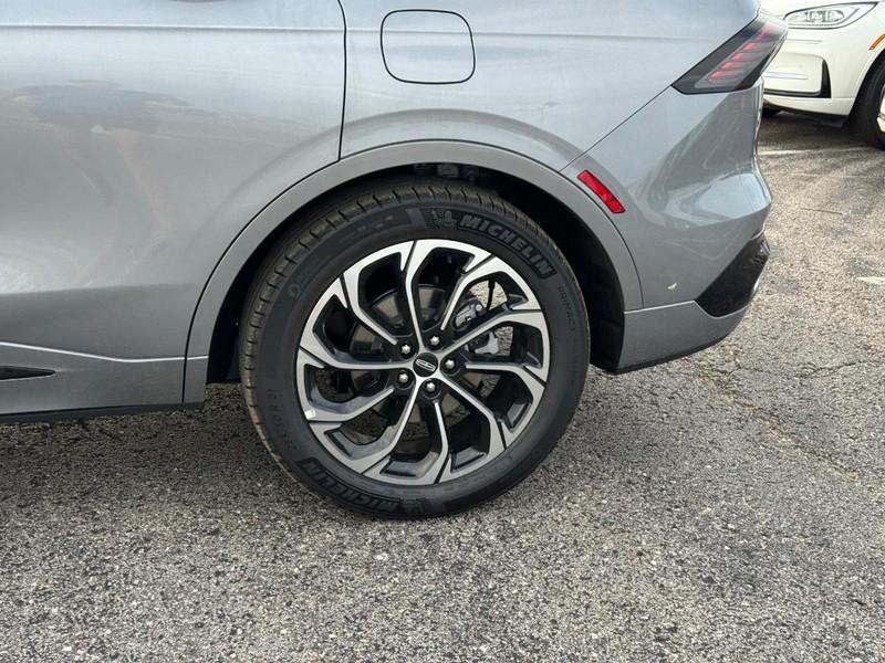 new 2025 Lincoln Nautilus car