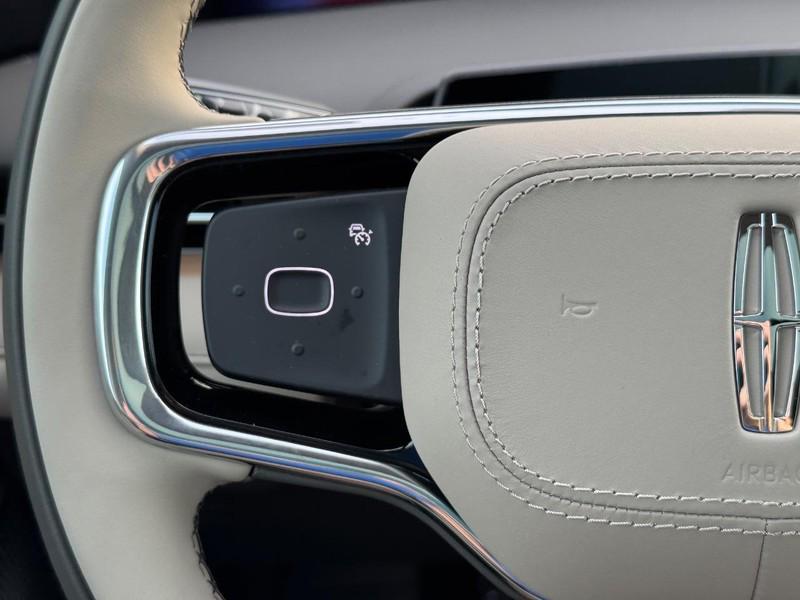 new 2025 Lincoln Nautilus car