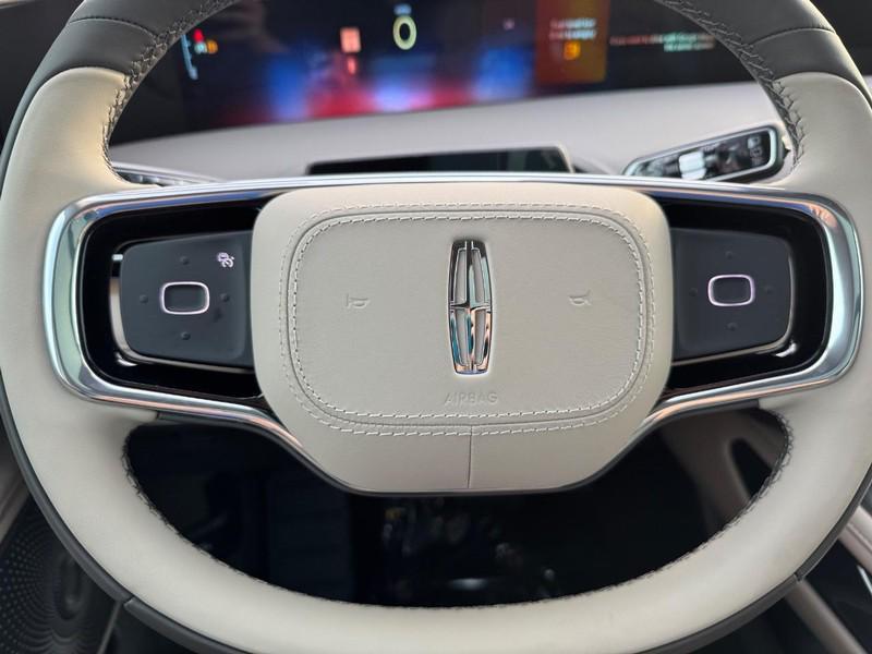 new 2025 Lincoln Nautilus car