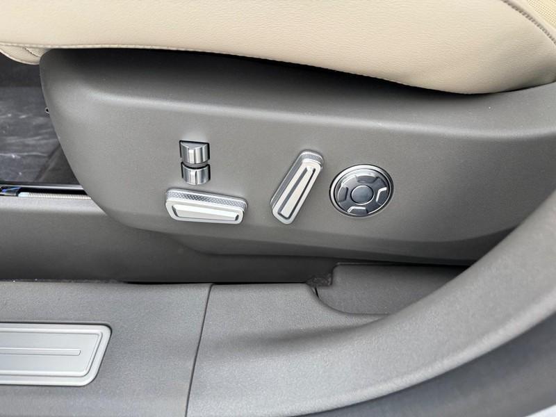 new 2025 Lincoln Nautilus car