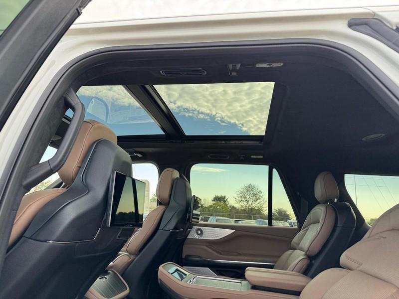 new 2025 Lincoln Navigator car, priced at $123,585