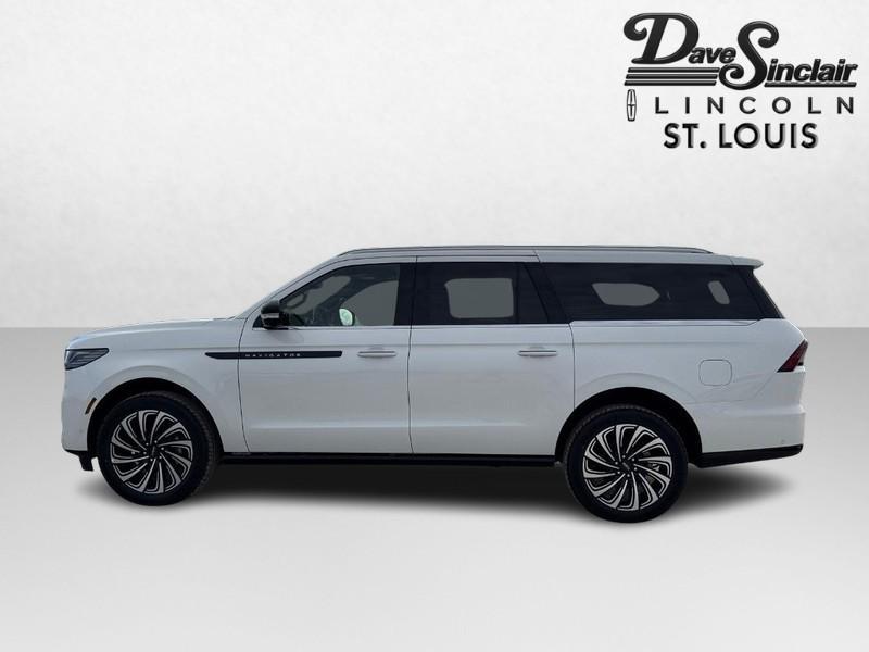 new 2025 Lincoln Navigator car, priced at $123,585