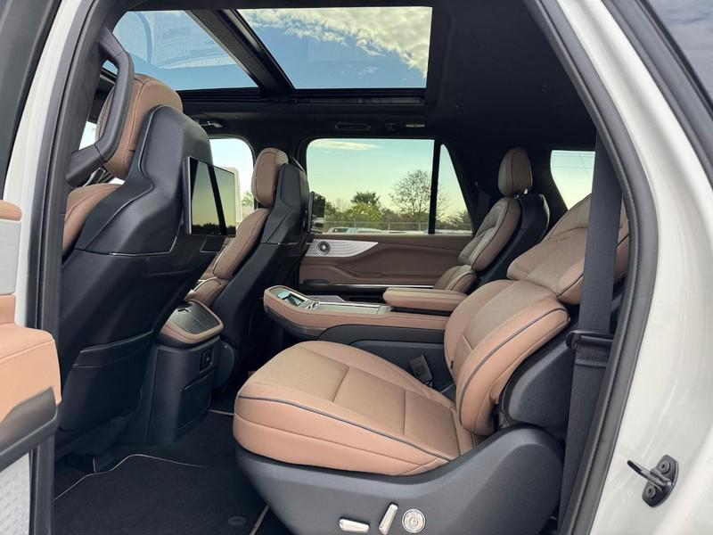 new 2025 Lincoln Navigator car, priced at $123,585