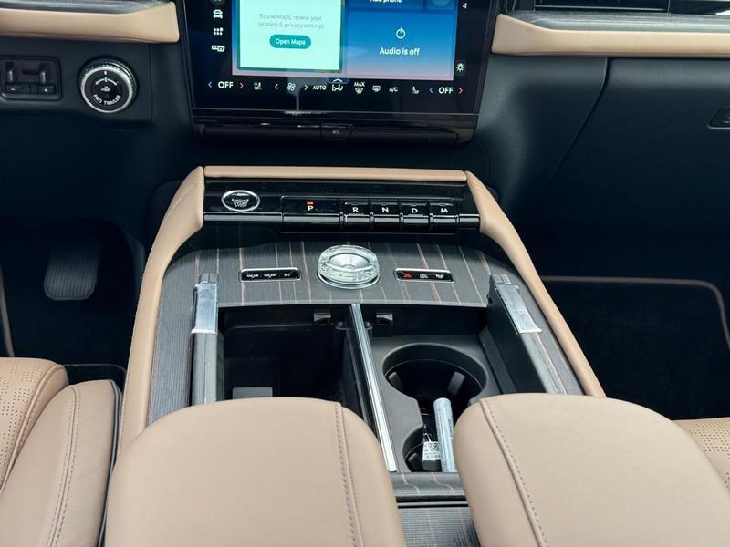 new 2025 Lincoln Navigator car, priced at $123,585