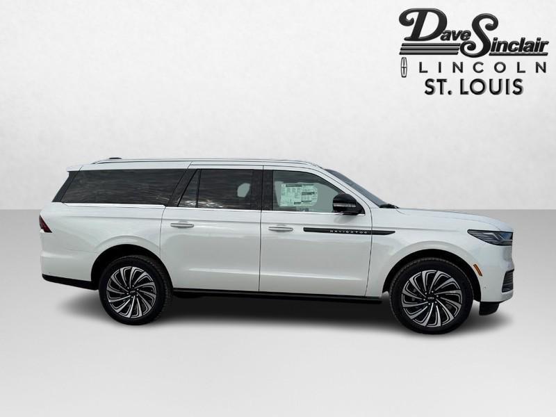 new 2025 Lincoln Navigator car, priced at $123,585