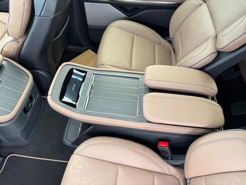 new 2025 Lincoln Navigator car, priced at $123,585
