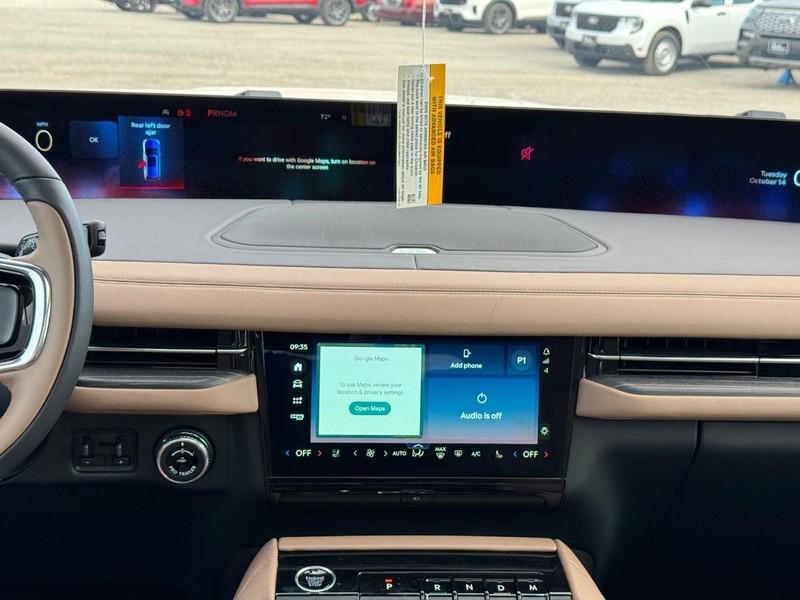 new 2025 Lincoln Navigator car, priced at $123,585