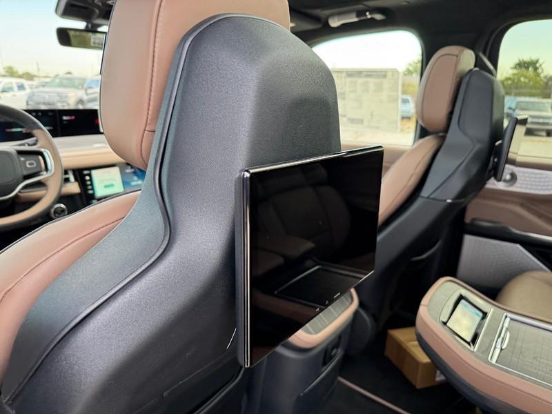 new 2025 Lincoln Navigator car, priced at $123,585