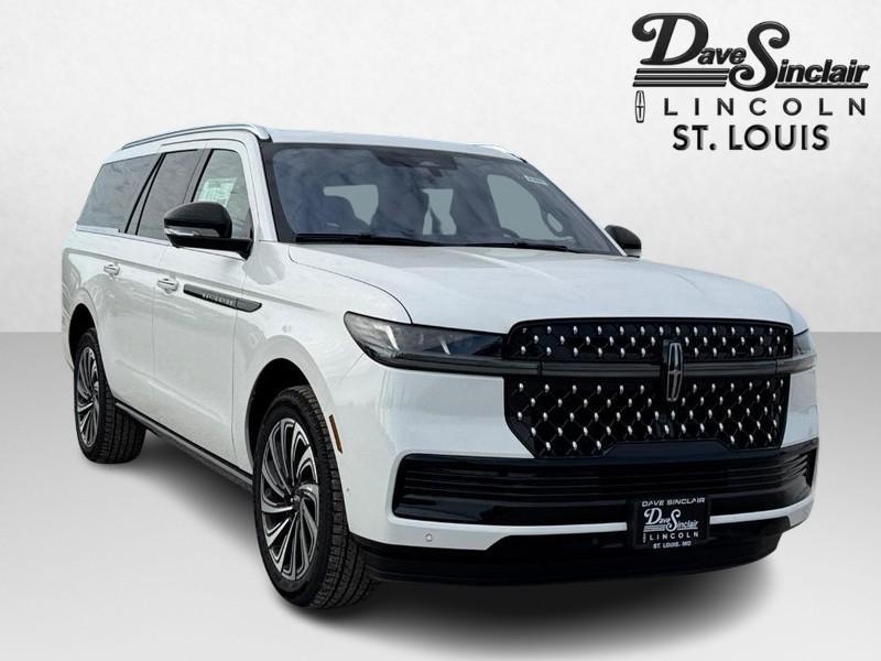 new 2025 Lincoln Navigator car, priced at $123,585