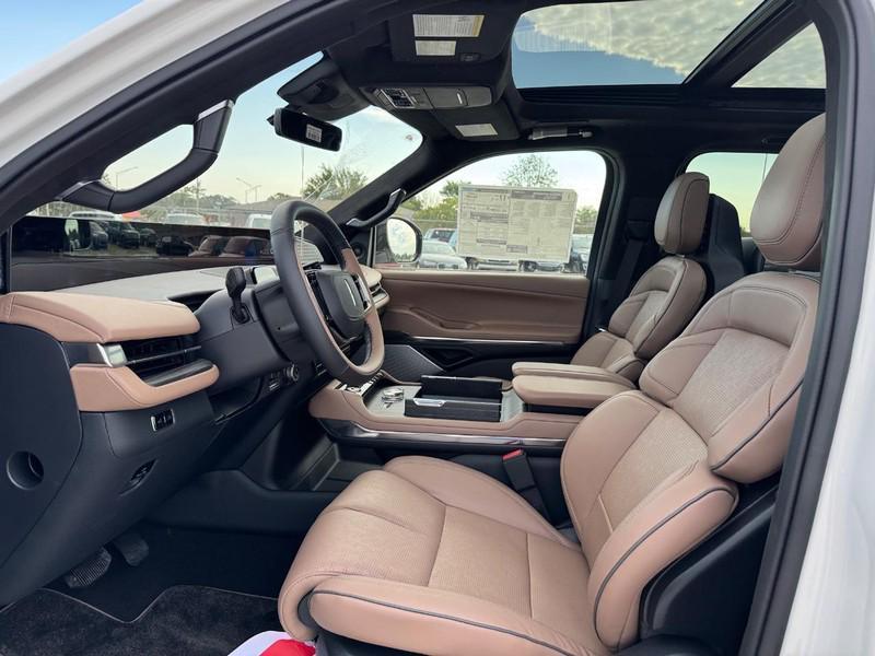 new 2025 Lincoln Navigator car, priced at $123,585