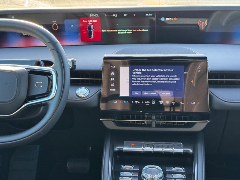 new 2025 Lincoln Nautilus car, priced at $70,095