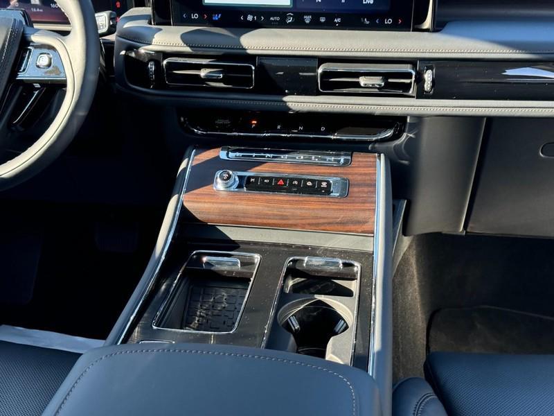 new 2025 Lincoln Aviator car, priced at $80,350