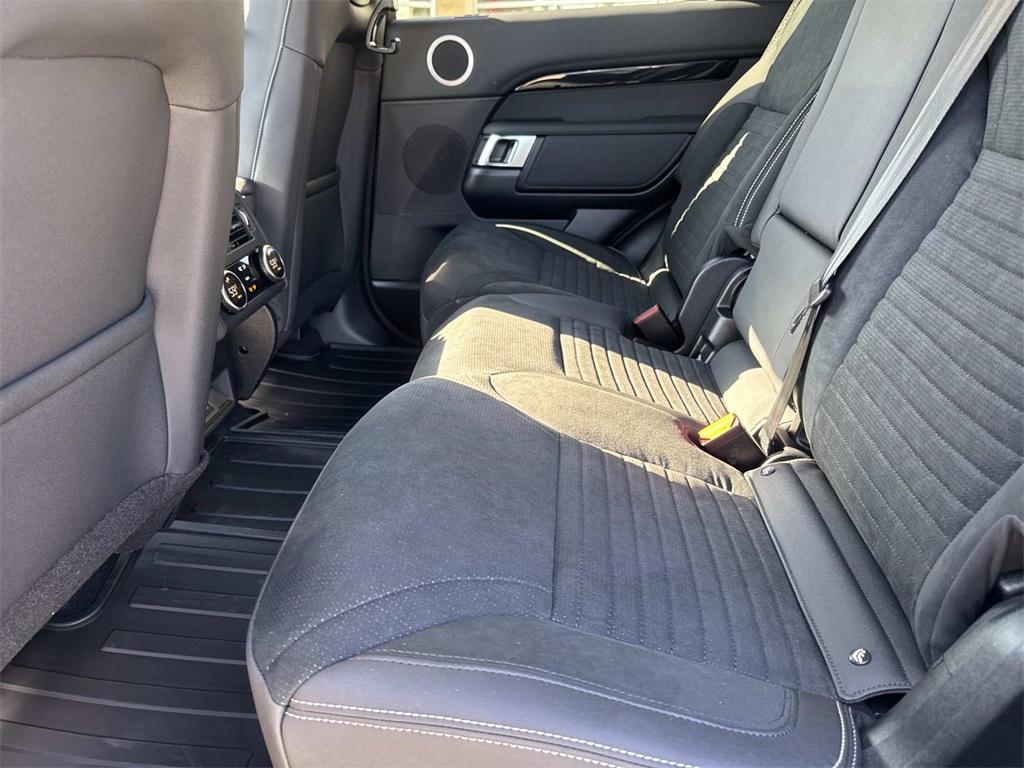 new 2025 Land Rover Discovery car, priced at $67,378
