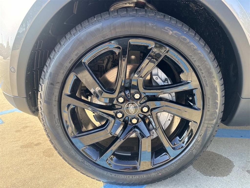 new 2025 Land Rover Discovery car, priced at $67,378