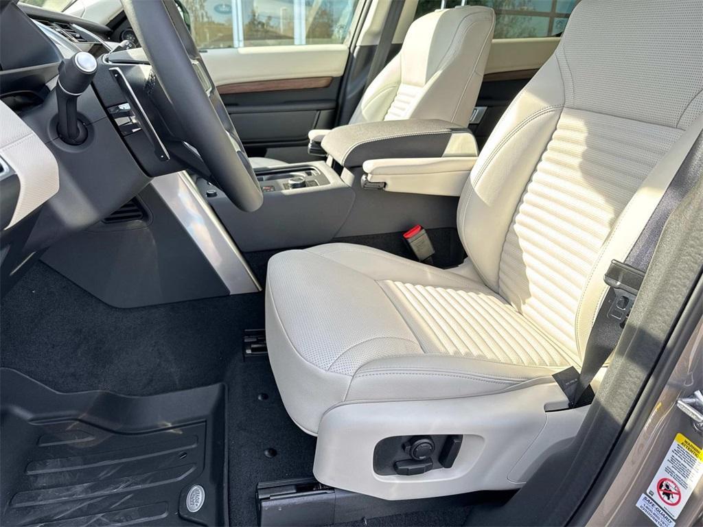 new 2025 Land Rover Discovery car, priced at $75,703