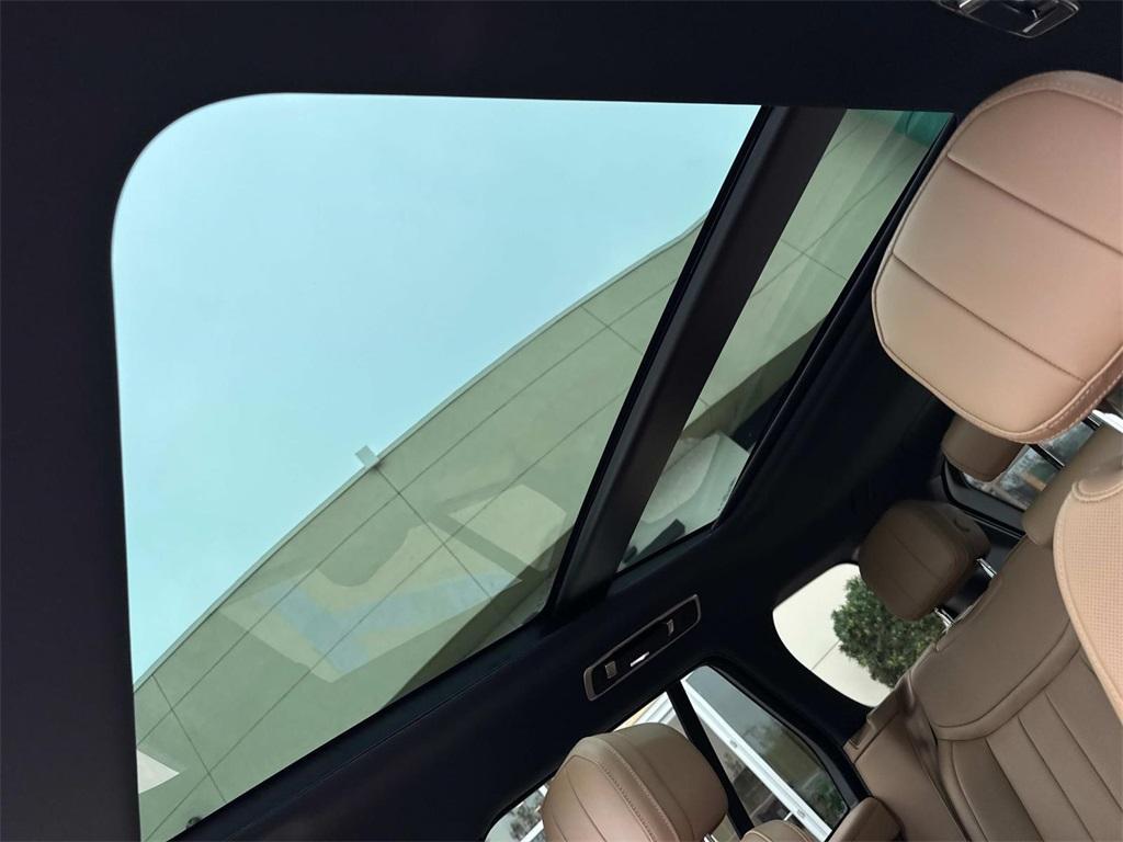 new 2025 Land Rover Range Rover car, priced at $142,870