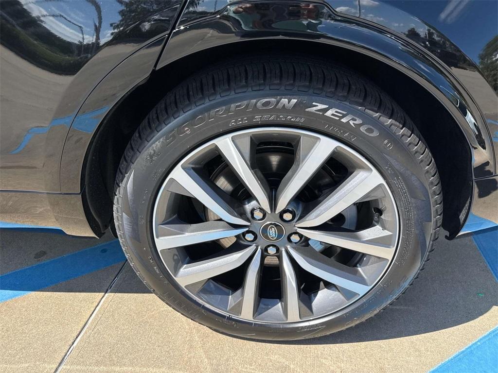 new 2025 Land Rover Discovery car, priced at $74,853