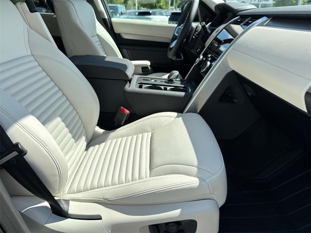 new 2025 Land Rover Discovery car, priced at $74,853