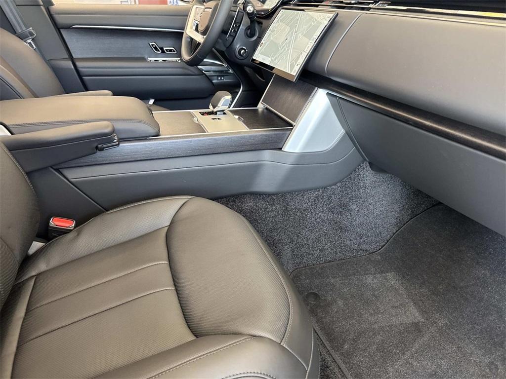 new 2025 Land Rover Range Rover car, priced at $163,010