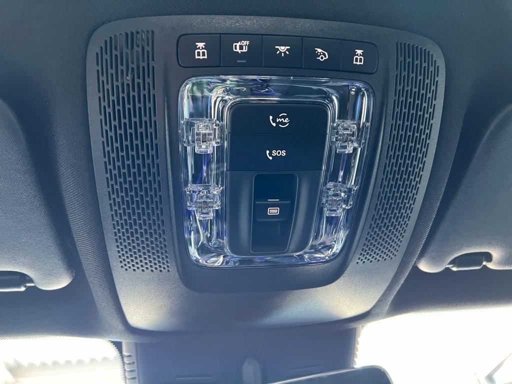 new 2025 Mercedes-Benz GLB 250 car, priced at $55,860