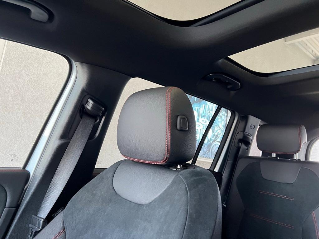 new 2025 Mercedes-Benz GLB 250 car, priced at $55,860