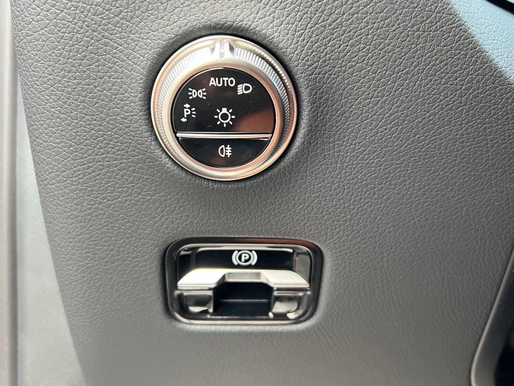 new 2026 Mercedes-Benz GLC 300 car, priced at $60,320