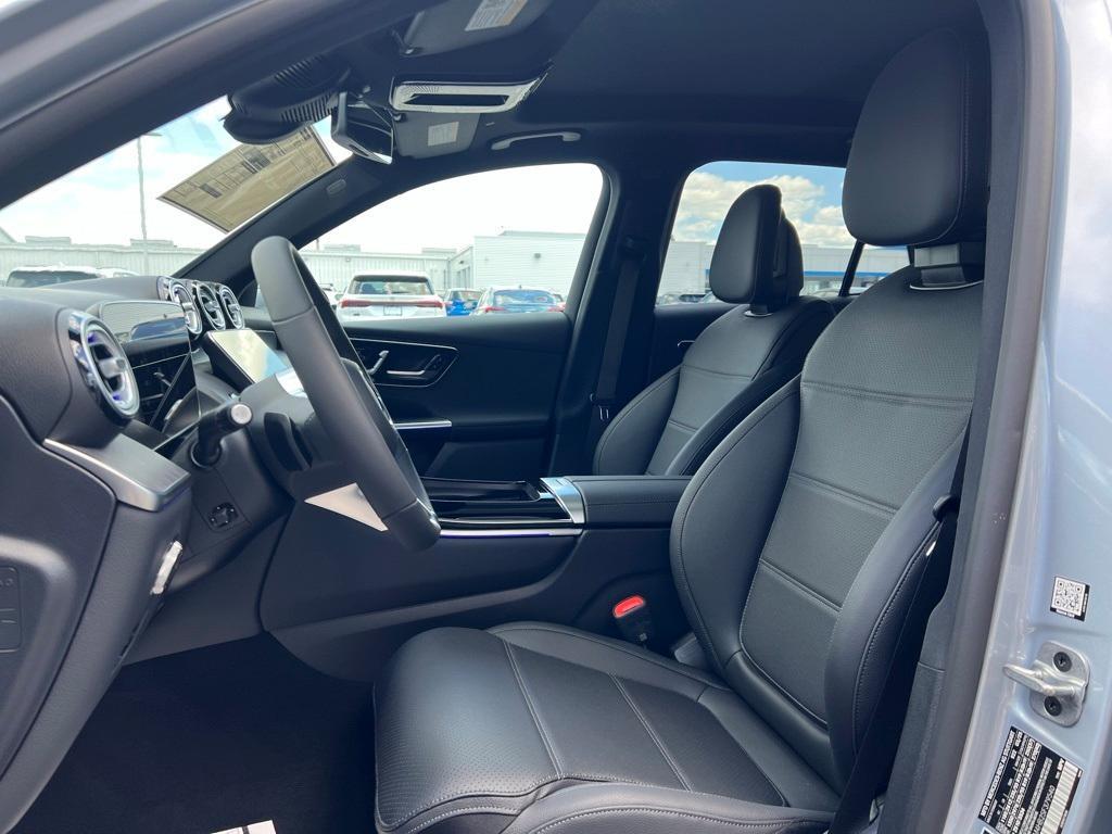 new 2025 Mercedes-Benz GLC 300 car, priced at $58,460