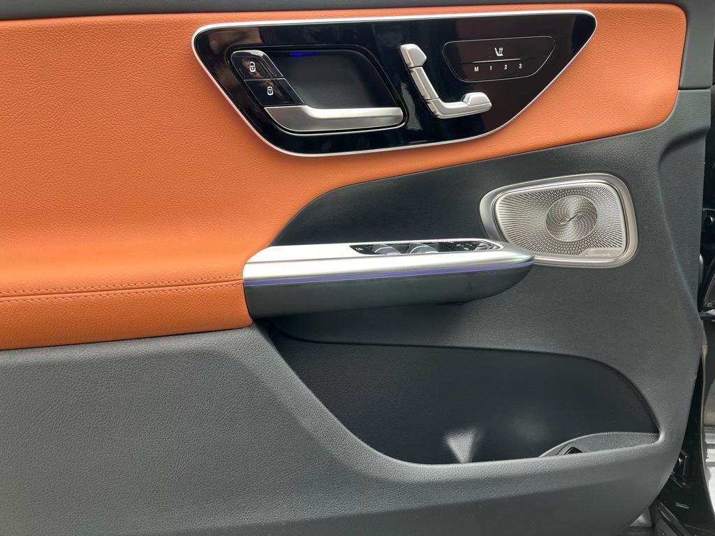 new 2025 Mercedes-Benz GLC 300 car, priced at $62,805