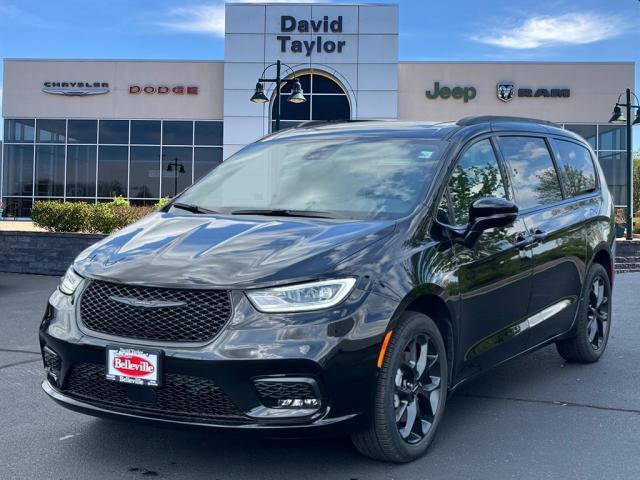 new 2024 Chrysler Pacifica car, priced at $53,923