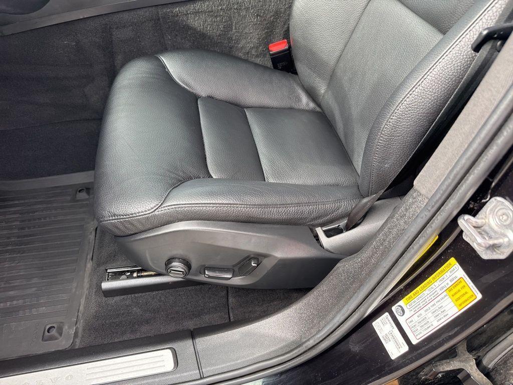 used 2021 Volvo XC60 car, priced at $25,955