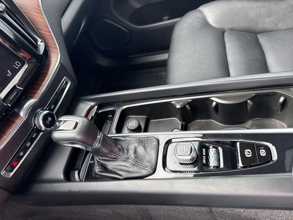 used 2021 Volvo XC60 car, priced at $25,955