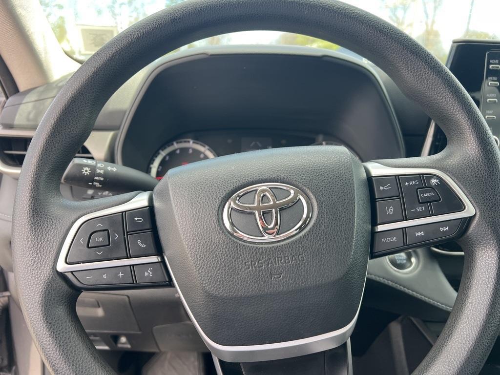 used 2022 Toyota Highlander car, priced at $32,500