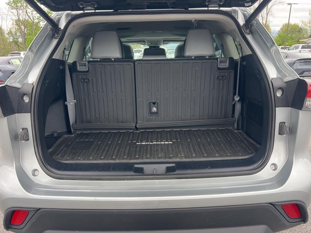 used 2021 Toyota Highlander car, priced at $32,900